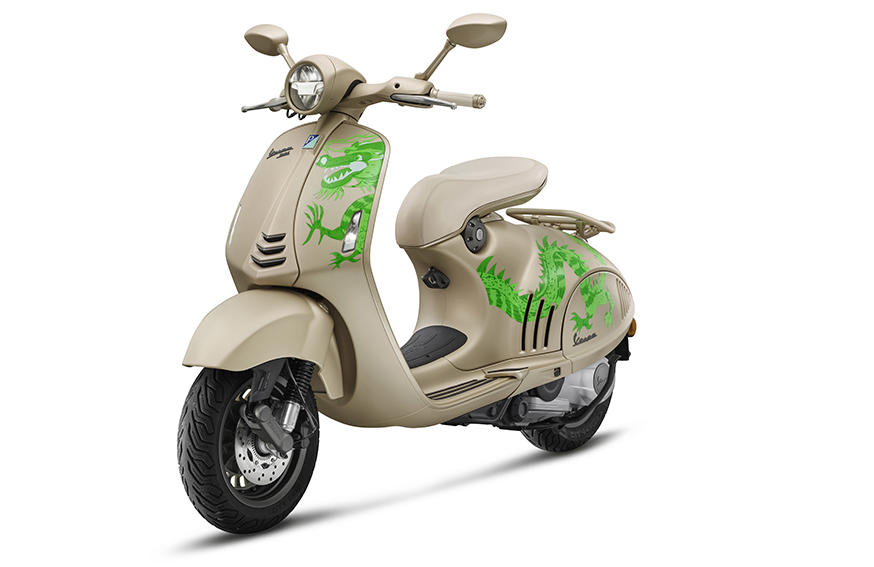 Picture of Vespa 946 125 E5 11° Anniversario 2024 (EMEA)